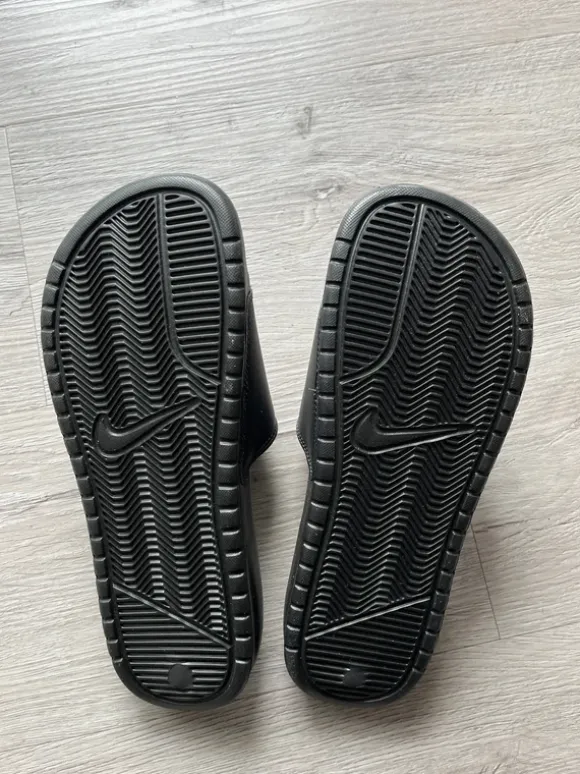Nike Adiletten