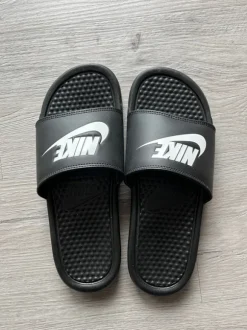 Nike Adiletten