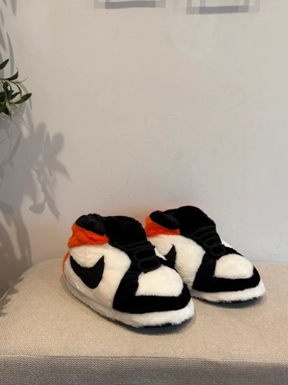 Nike Air Jordan 1 Hausschuhe