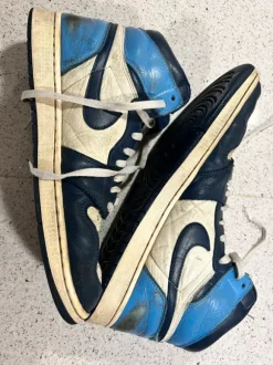 Nike Air Jordan 1 Mid – Blau/Weiß – Vintage Look – getragen
