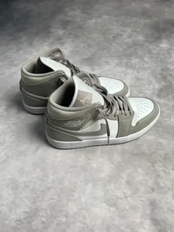 Nike Air Jordan 1 mid college grau
