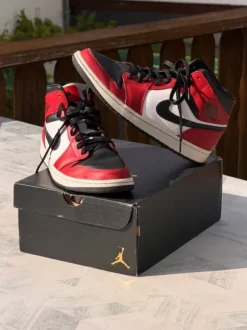 Nike Air Jordan Mid 1 Chicago Red