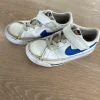 Nike Air Kinderschuh, Gr 26