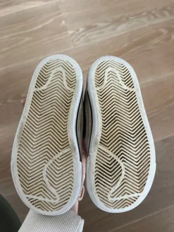 Nike Air Kinderschuh, Gr 26
