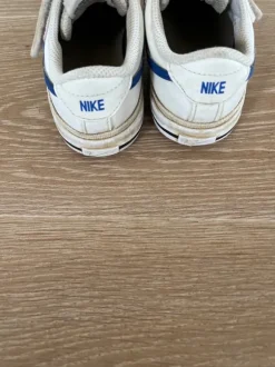 Nike Air Kinderschuh, Gr 26