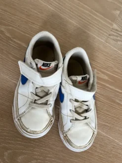 Nike Air Kinderschuh, Gr 26