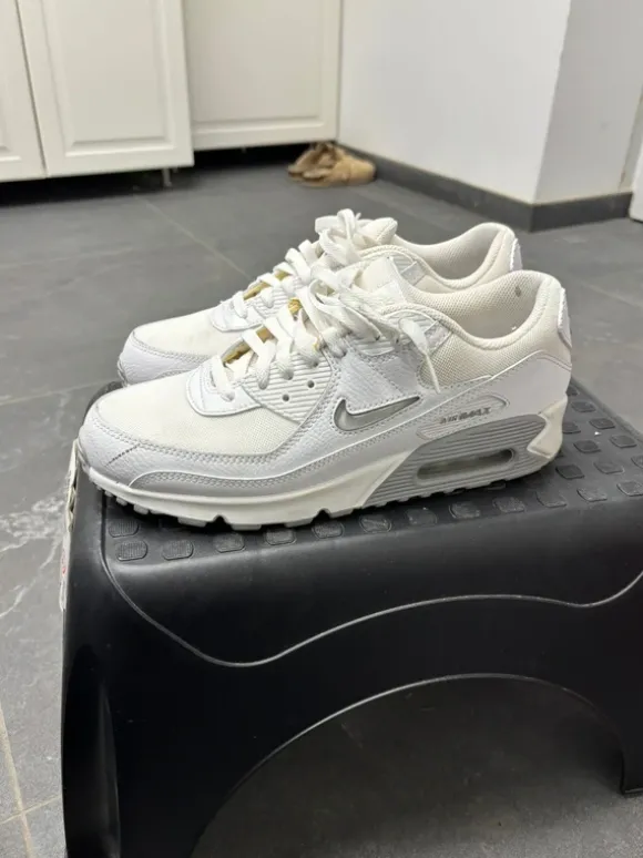 Nike Air Max 90 "Summit White / Metallic Silver
