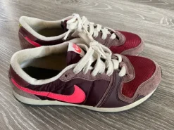 Nike air swoosh