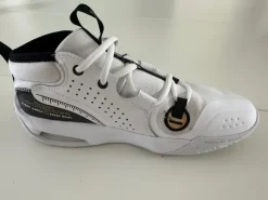 Nike Air Zoom Crossover Hallenschuhe Gr. 38