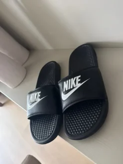 Nike badslippers slippers heren maat 44 zwart z.g.a.n.