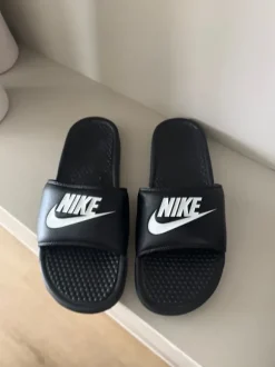 Nike badslippers slippers heren maat 44 zwart z.g.a.n.