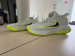 Nike Basketball Schuhe 40,5 neuwertig