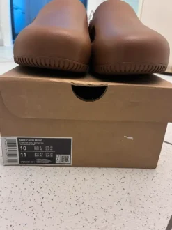 Nike Calm Mule braun Slipper OVP - Größe 44 - Neu, mit Etikett