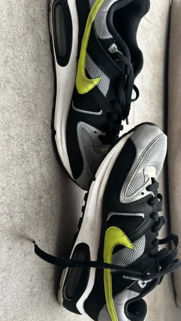 Nike command sneaker