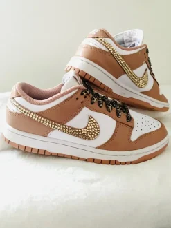 Nike Dunk Low mit Strasssteinen & Leo Schnürsenkel, Unikat, Einzelstück