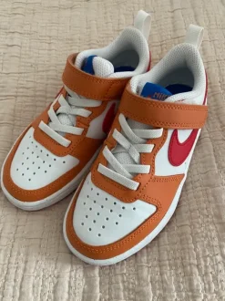 Nike Kinderschuhe Größe 27,5