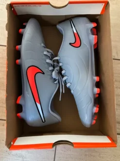Nike Legend 10 Club FG/MG 40,5 Neu