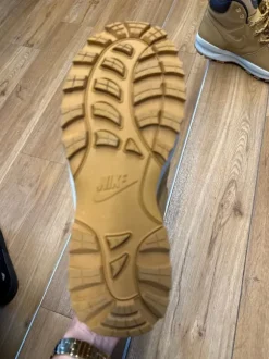 Nike Manoa