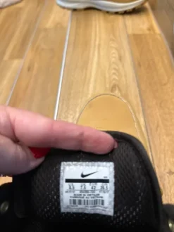 Nike Manoa