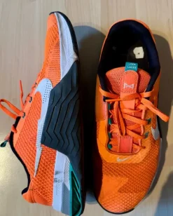 Nike Metcon Sportschuhe Gr. 44 in leuchtendem Orange