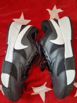 Nike outdoor Tennisschuhe neu 39