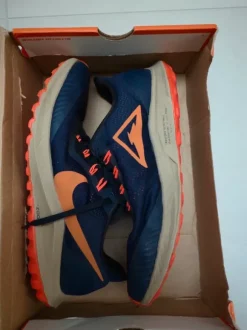 Nike Pegasus mt 12 (46)Mt 46 (valt als 45 want dat is mijn maat)Kleur: blauw en oranje