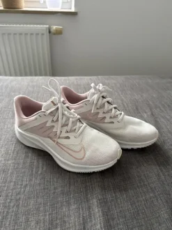 Nike Quest 3