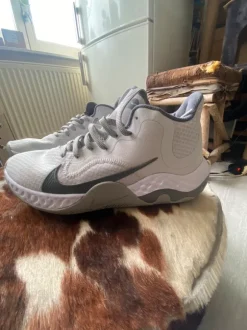 Nike renew size 9/42,5