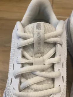 Nike Revolution 5