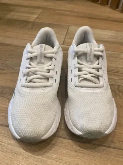 Nike Revolution 5