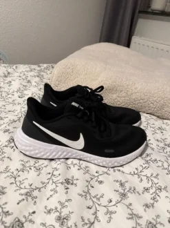 Nike Revolution 5 Laufschuh