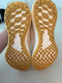 Nike Revolution hardloopschoenen size 40
