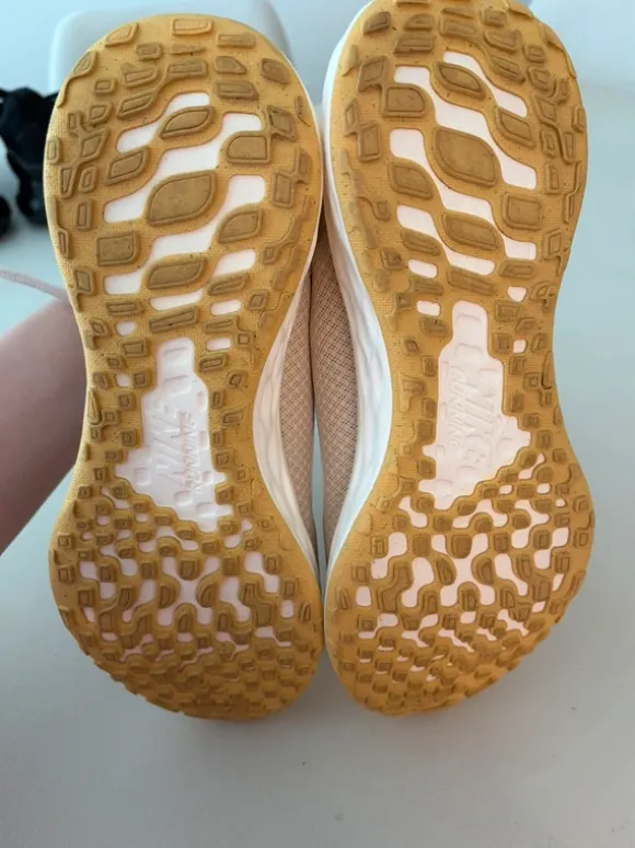 Nike Revolution hardloopschoenen size 40
