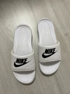 Nike Schlappen
