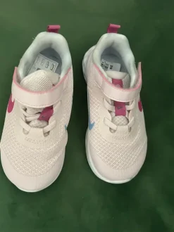 Nike Schuhe neue