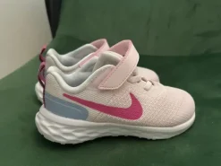 Nike Schuhe neue