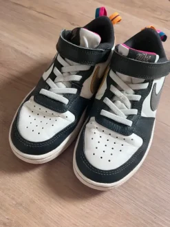 Nike Schuhe Sneaker 32