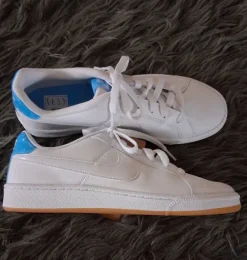 Nike Sneaker