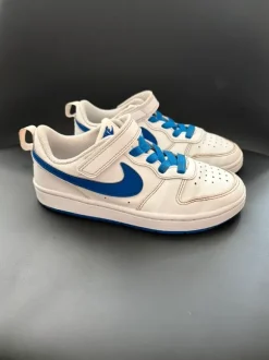 Nike Sneaker / Turnschuhe Gr. 33