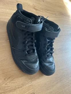 Nike Sneakers 40 schwarz
