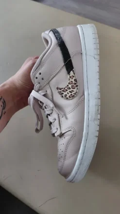 Nike sneaks print