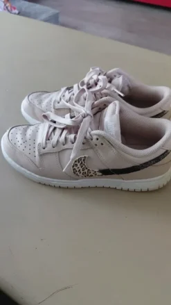 Nike sneaks print