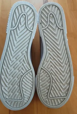 Nike Sportschuhe Turnschuhe weiß Gr. 44