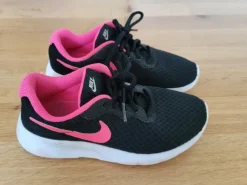 Nike Tanjun Laufschuh Gr. 35 Turnschuh Sneaker