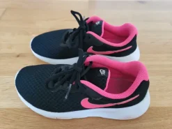 Nike Tanjun Laufschuh Gr. 35 Turnschuh Sneaker
