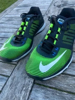 Nike Training / Running Schuhe Grün Schwarz – Größe 45 – Sehr guter Zustand