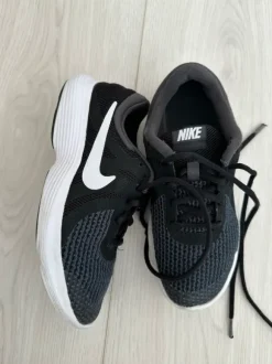 Nike Turnschuhe/ Schuhe Größe 36