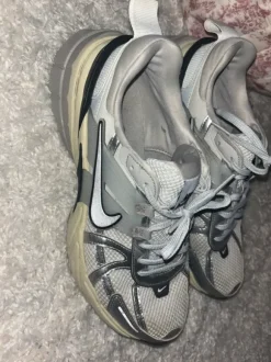 Nike V2K Run Weiß Silber Grau EU 41