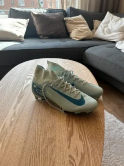 Nike voetbalschoenen maat 42