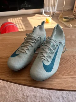 Nike voetbalschoenen maat 42